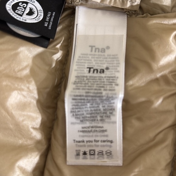 Lightweight Responsible Down Packable Puffer Vest - Picture 11 of 13